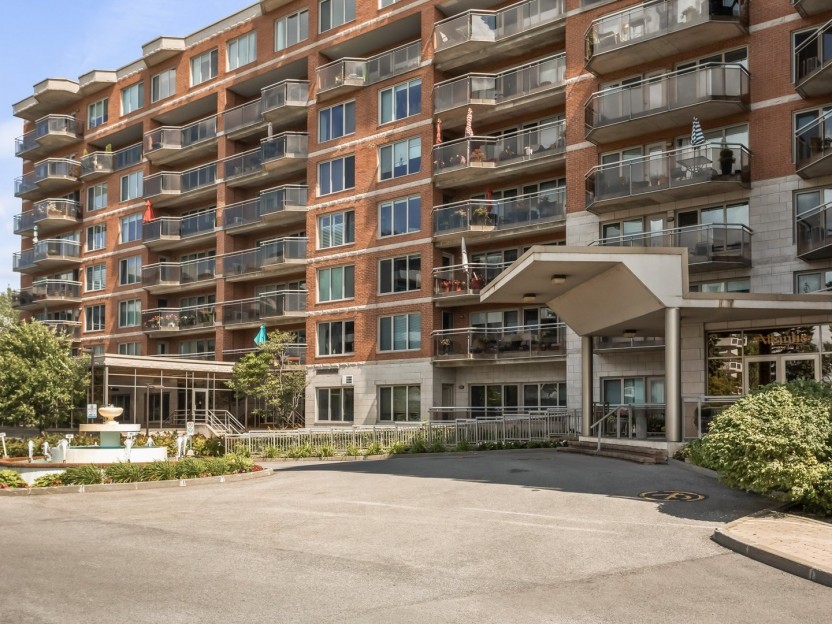 18 Ch. du Bord-du-Lac-Lakeshore Photo 1