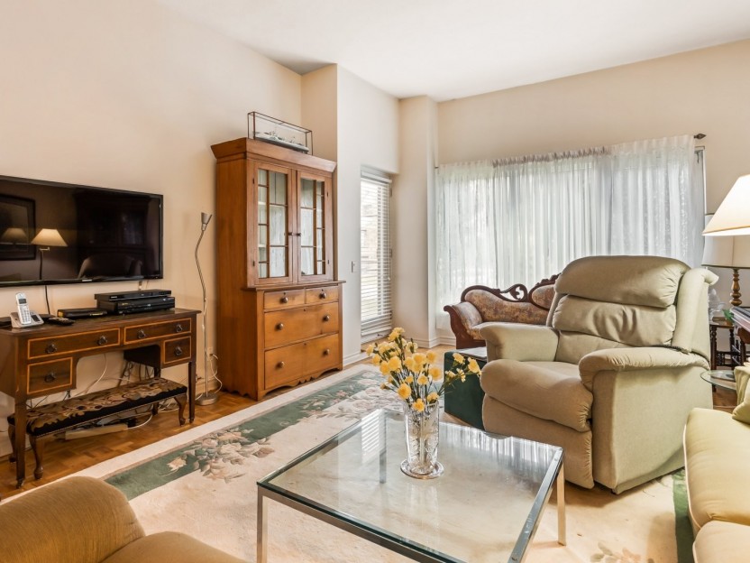 18 Ch. du Bord-du-Lac-Lakeshore Photo 4