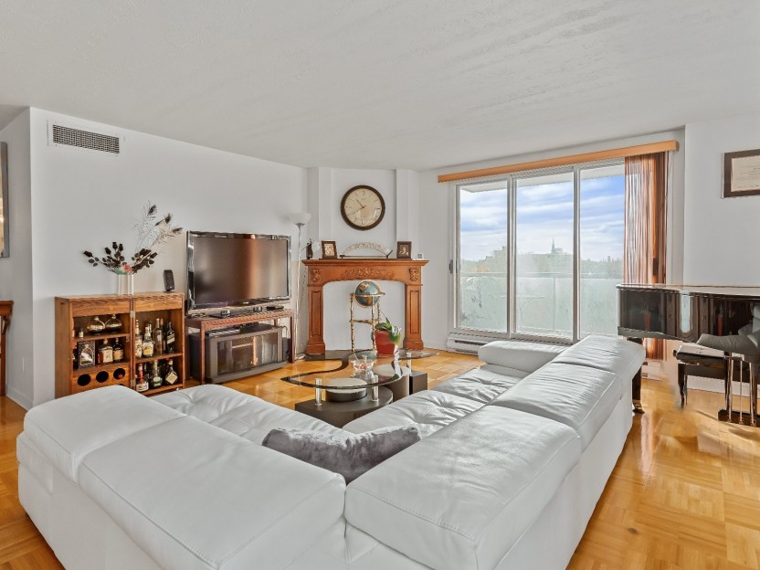 600 Rue de la Montagne Photo 3
