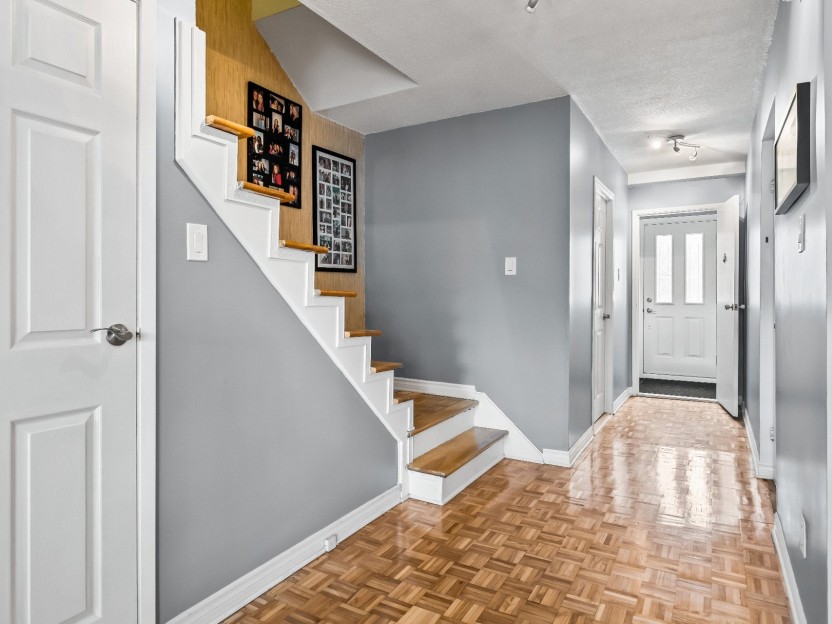 109 Av. Sedgefield Photo 2