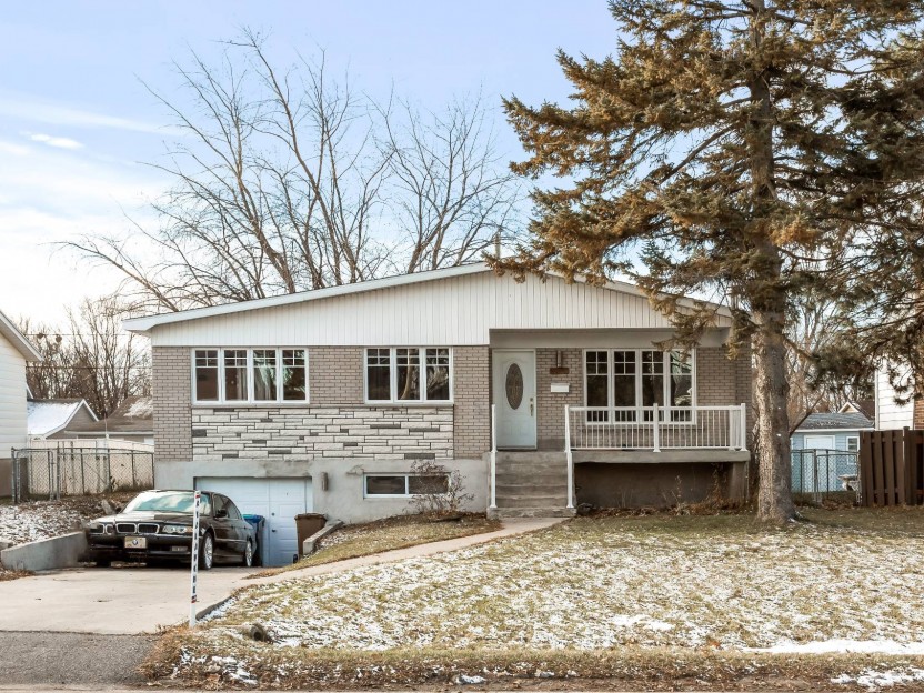 209 Boul. Maple Photo 1