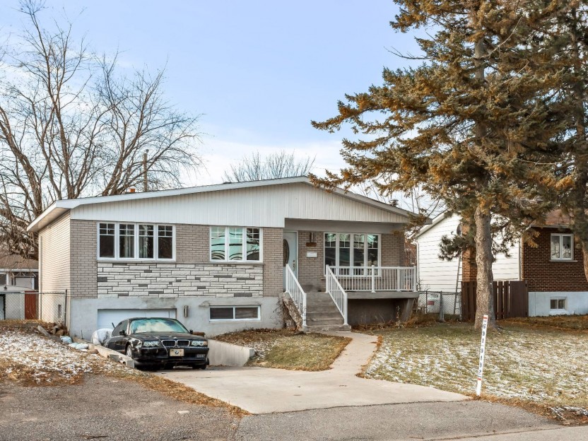209 Boul. Maple Photo 2