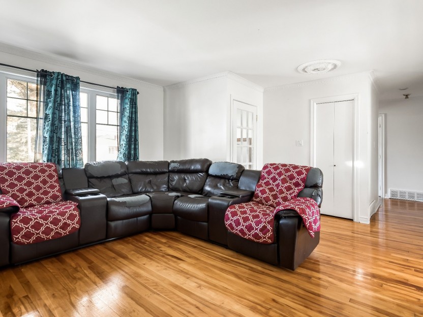 209 Boul. Maple Photo 6