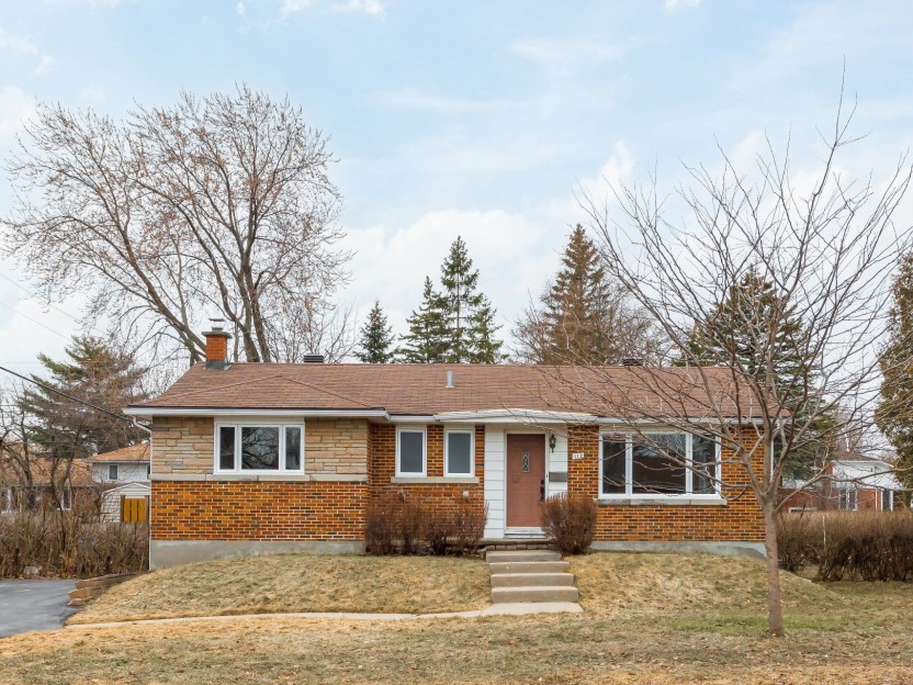 112 Av. Hastings Photo 1
