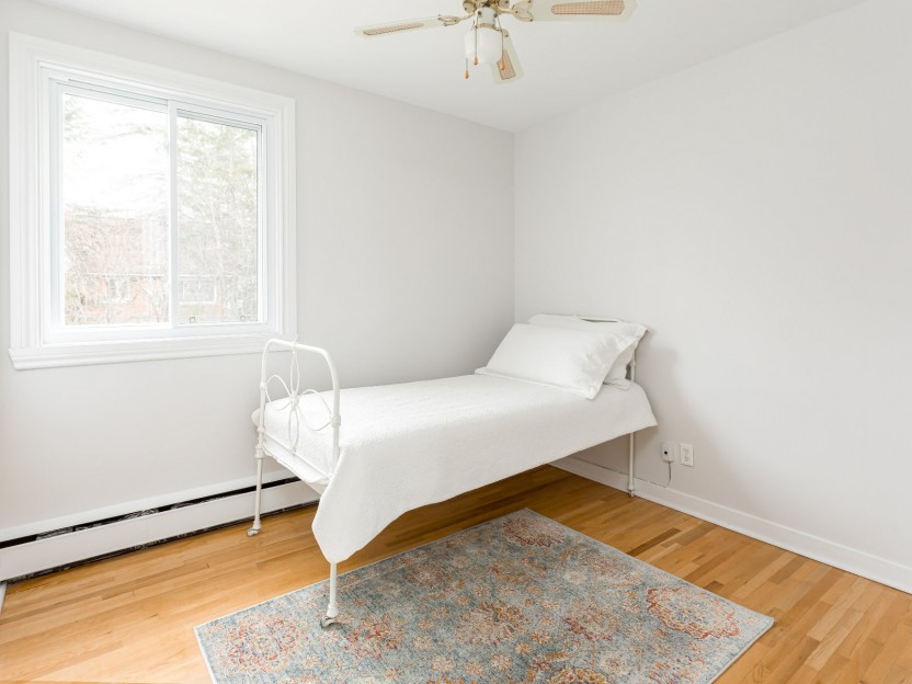112 Av. Hastings Photo 10