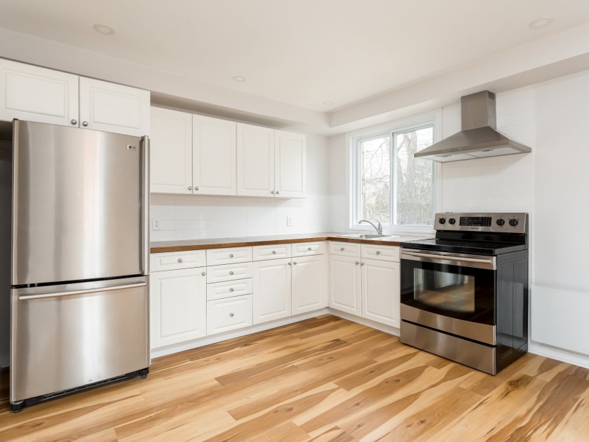 112 Av. Hastings Photo 2