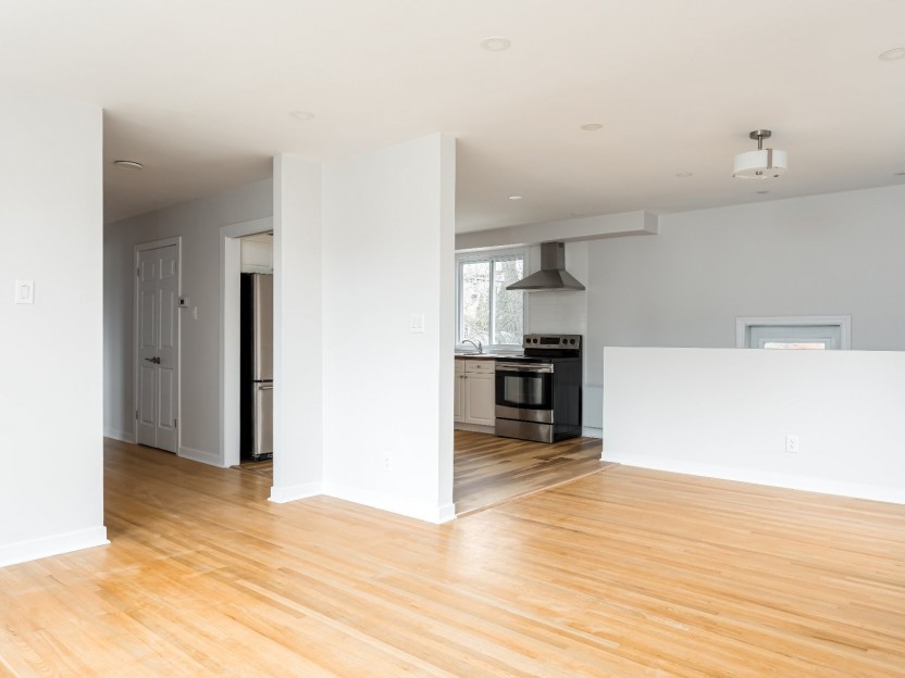 112 Av. Hastings Photo 4