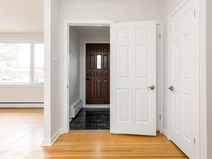 112 Av. Hastings Photo 5