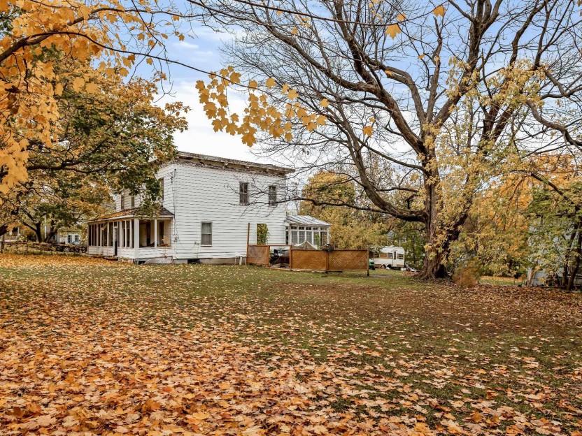 514 Rue Main Photo 2