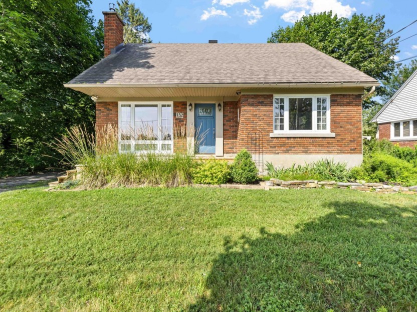 132 Av. Sunnyside — photo 1
