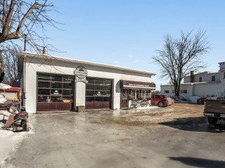 466 Rue Main Photo 1