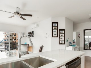 122 Boul. Hymus Photo 6