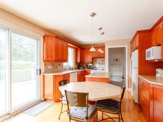 6 Av. Arnold Photo 2