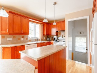 6 Av. Arnold Photo 4