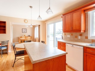 6 Av. Arnold Photo 6