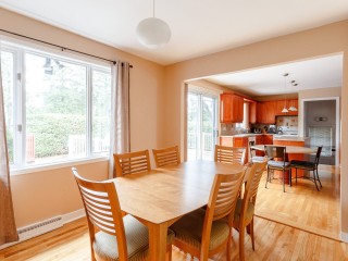 6 Av. Arnold Photo 7