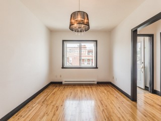 684 10e Avenue Photo 2