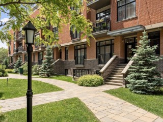 2276 Rue Victoria Photo 3