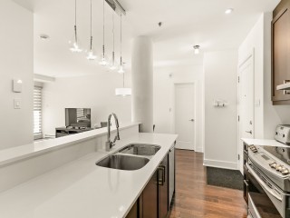 680 Ch. du Bord-du-Lac-Lakeshore Photo 1