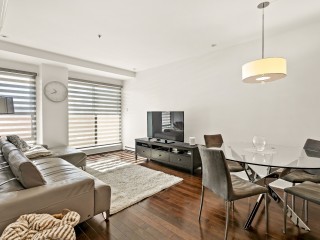 680 Ch. du Bord-du-Lac-Lakeshore Photo 4