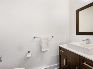 680 Ch. du Bord-du-Lac-Lakeshore Photo 8