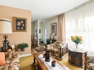 86 43e Avenue Photo 3